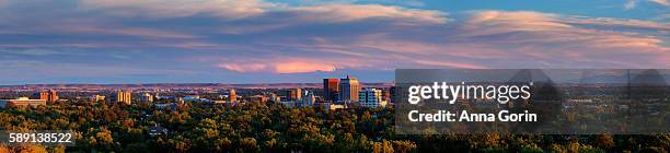 panoramic summer sunset over downtown boise idaho ("city of trees") viewed from camels back park - boise - fotografias e filmes do acervo