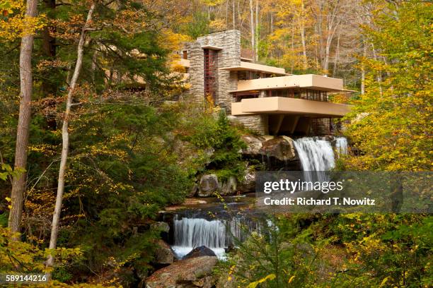 falling water - frank lloyd wright fotografías e imágenes de stock