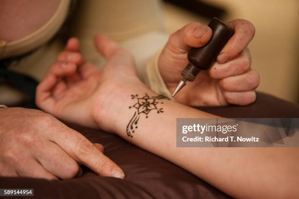 hennah tatoo - henna stockfoto's en -beelden