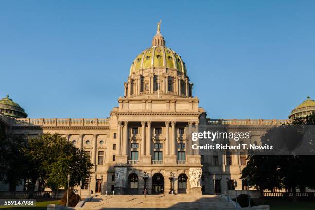 pennsylvania state capitol building - capitole d'état photos et images de collection