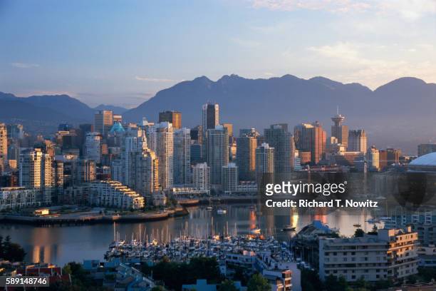 vancouver skyline and harbor in morning light - at & t centre stock-fotos und bilder