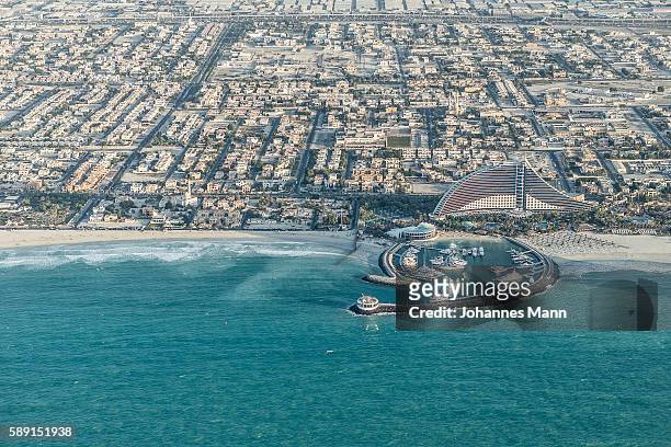 coastline, dubai, united arab emirates - jumeirah beach stock pictures, royalty-free photos & images