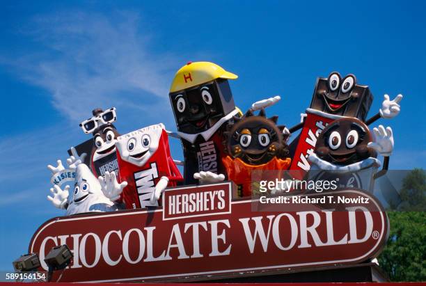 chocolate characters at hershey park - hershey stock pictures, royalty-free photos & images