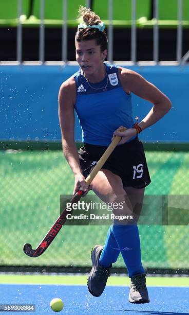 Agustina Albertarrio of Argentina runs with the ball during the Women's pool B hockey match between Argentina and India on Day 8 of the Rio 2016...