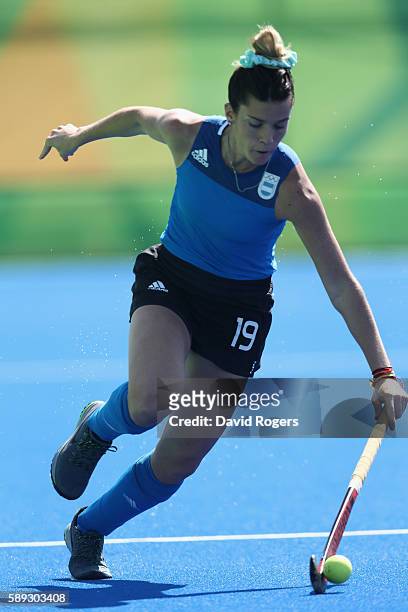 Agustina Albertarrio of Argentina runs with the ball during the Women's pool B hockey match between Argentina and India on Day 8 of the Rio 2016...