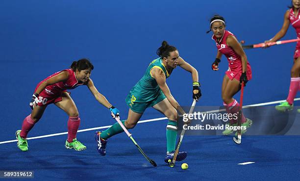 Madonna Blyth of Australlia moves past Minami Shimizu during the Women's Pool B hockey match between Australia and Japan on Day 8 of the Rio 2016...