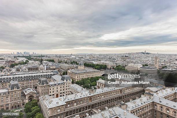 paris - palais royal stockfoto's en -beelden