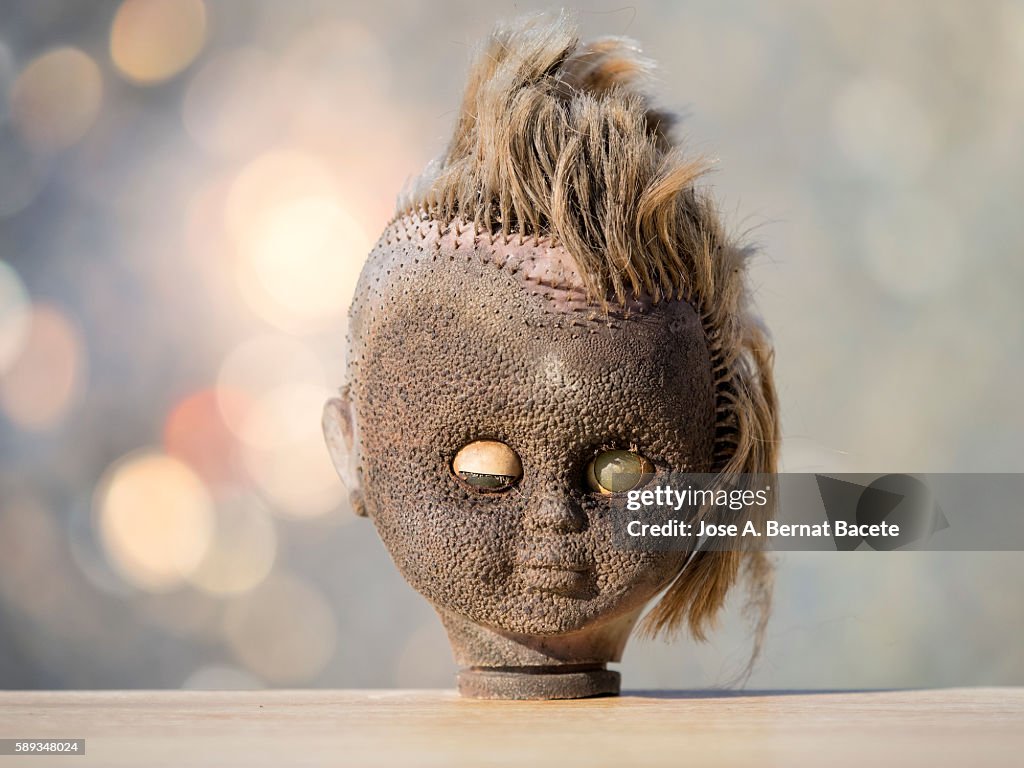 Head of an old wrist, torn and degraded by the fire