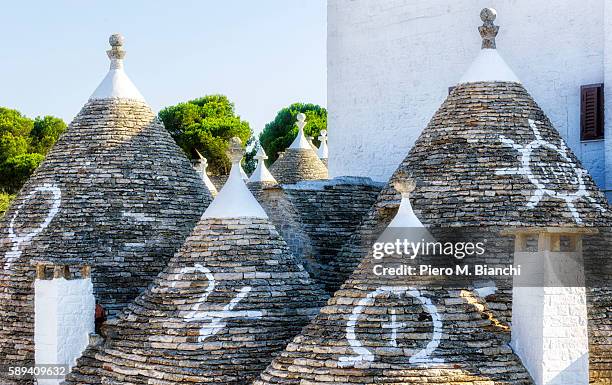 alberobello - trulli stockfoto's en -beelden