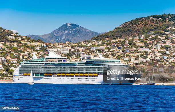 navigator of the seas cruise liner in france - villefranche sur mer imagens e fotografias de stock