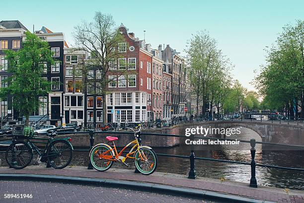 streets of amsterdam - amsterdam canal stock pictures, royalty-free photos & images