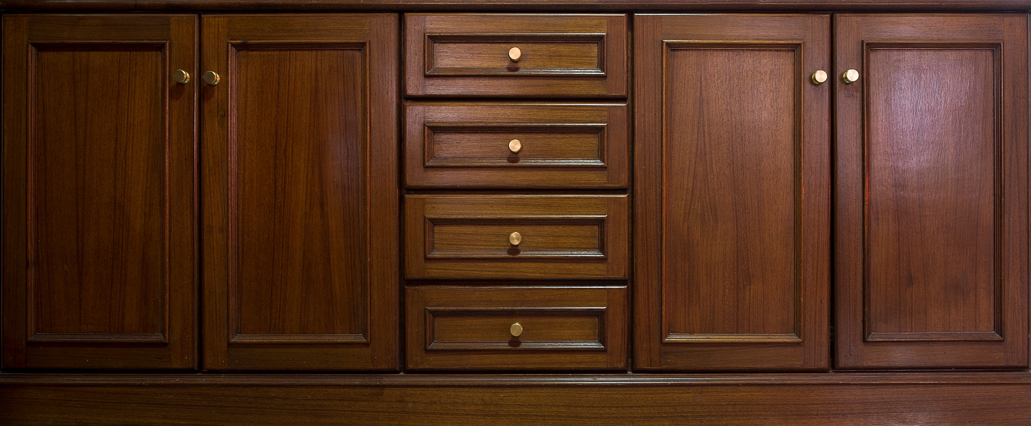wood kitchen cabinets