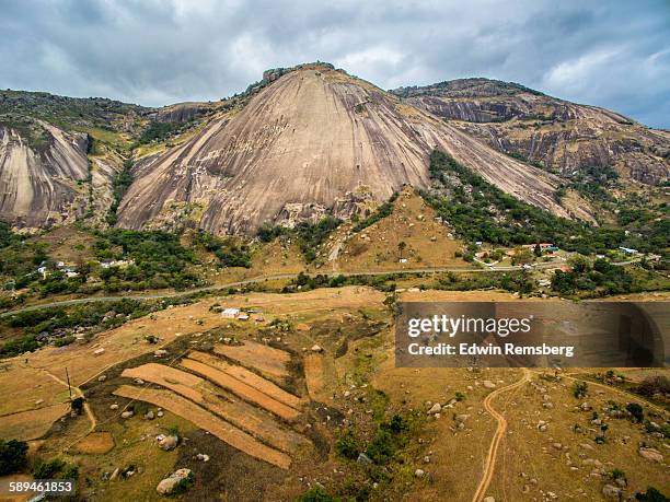 rising from the earth - swaziland photos et images de collection