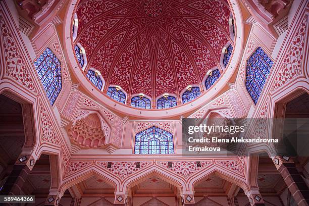 dome decoration of the putra mosque, putrajaya, malaysia - estado de selangor fotografías e imágenes de stock