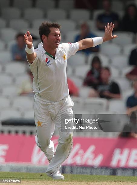 Pakistan's Yasir Shah celebrates the catch of England's Moeen Ali by Pakistan's Sarfraz Ahmed during Day Four of the Fourth Investec Test Match...