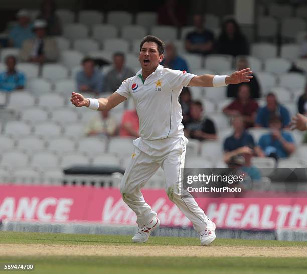 Pakistan's Yasir Shah celebrates the catch of England's Moeen Ali by Pakistan's Sarfraz Ahmed during Day Four of the Fourth Investec Test Match...