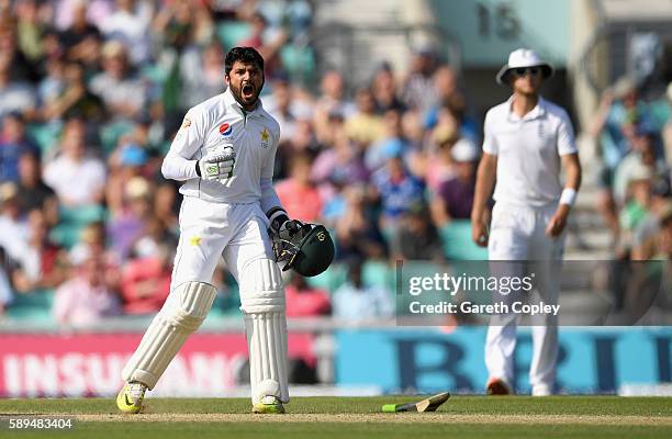 Azhar Ali of Pakistan celebrates hitting the winning runs to win the 4th Investec Test between England and Pakistan at The Kia Oval on August 14,...