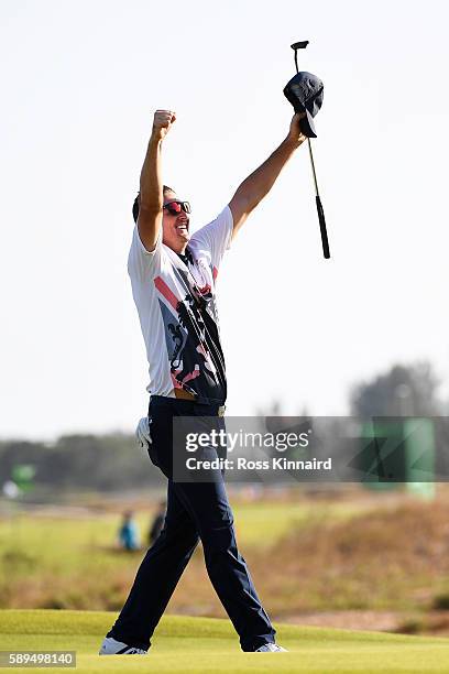 Justin Rose of Great Britain celebrates winning in the final round of men's golf on Day 9 of the Rio 2016 Olympic Games at the Olympic Golf Course on...