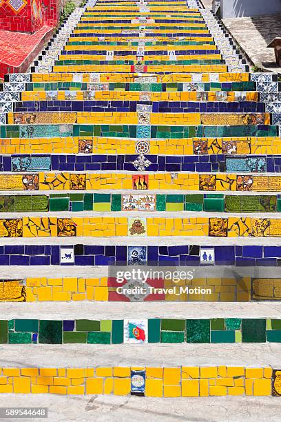 lapa stairs rio de janeiro - escadaria selaron steps rio de janeiro stockfoto's en -beelden