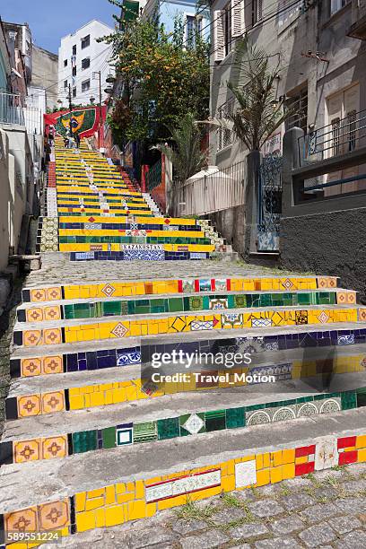 lapa stairs rio de janeiro - escadaria selaron steps rio de janeiro stockfoto's en -beelden