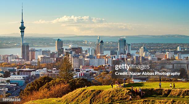 auckland skyline - auckland fotografías e imágenes de stock