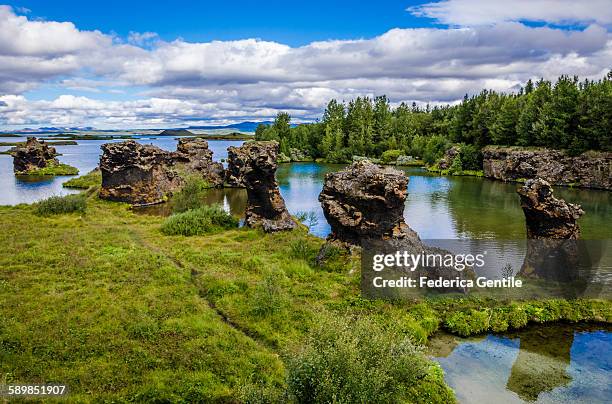 höfði nature park - lake mývatn - see mývatn stock-fotos und bilder