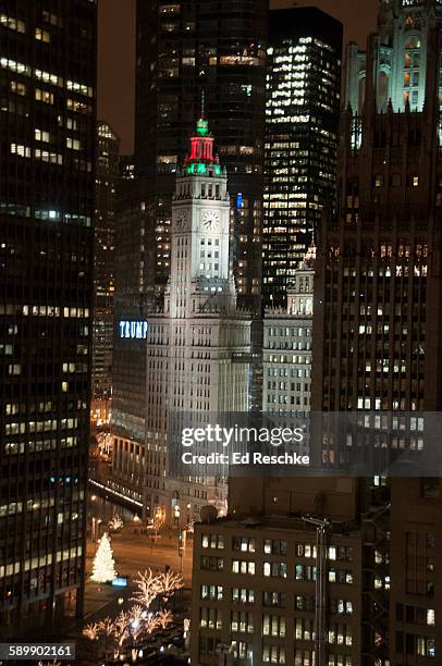 chicago and wrigley building at christmas - magnificent mile lights festival stock pictures, royalty-free photos & images