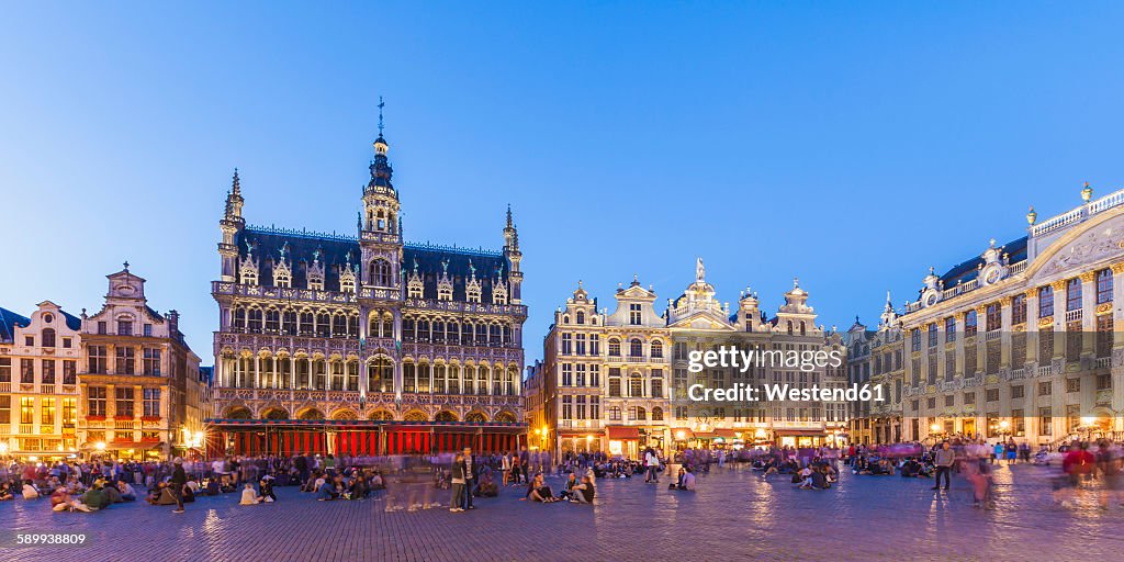 Belgium, Brussels, Grand Place, Grote Markt, Maison du Roi in the evening