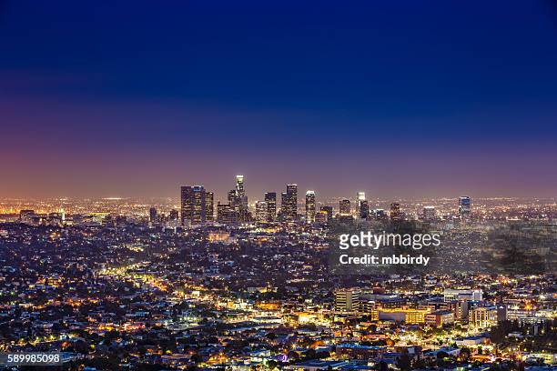 los angeles skyline by night, california, usa - la night stockfoto's en -beelden