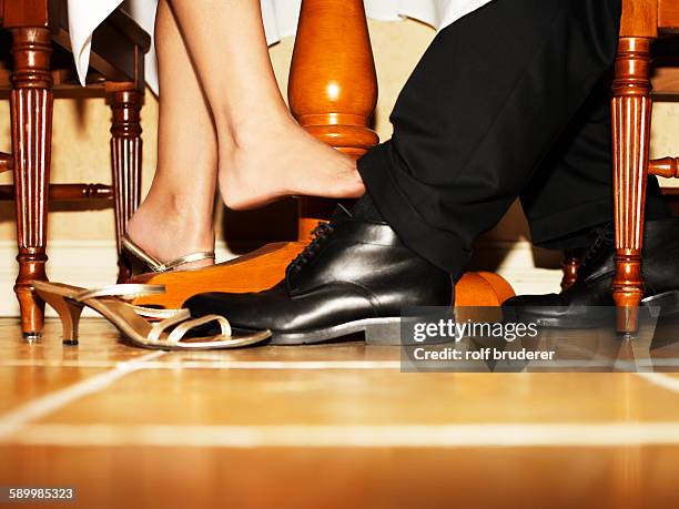 couple playing footsie - playing footsie - fotografias e filmes do acervo