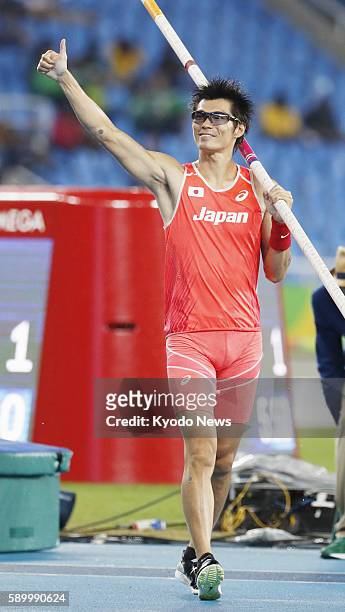 Japan's Daichi Sawano acknowledges the crowd after clearing 5.50 meters during the men's pole vault final at the Rio de Janeiro Olympics on Aug. 15,...