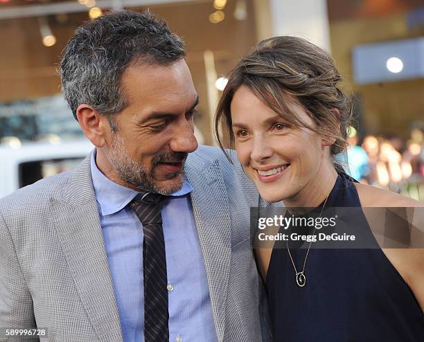 Director Todd Phillips arrives at the premiere of Warner Bros. Pictures' "War Dogs" at TCL Chinese Theatre on August 15, 2016 in Hollywood,...