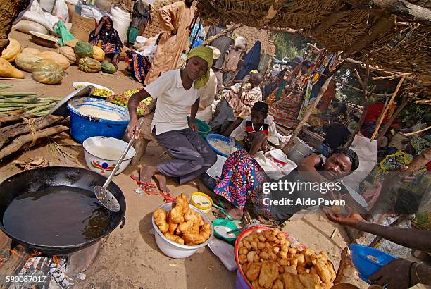 niger, boubon, market - niger stock pictures, royalty-free photos & images