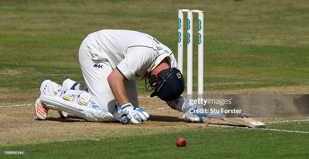 Warwickshire v Surrey: Specsavers County Championship Division One