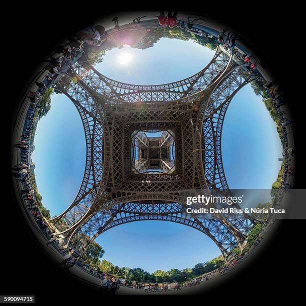 panorama de la torre eiffel - torre eiffel stock pictures, royalty-free photos & images