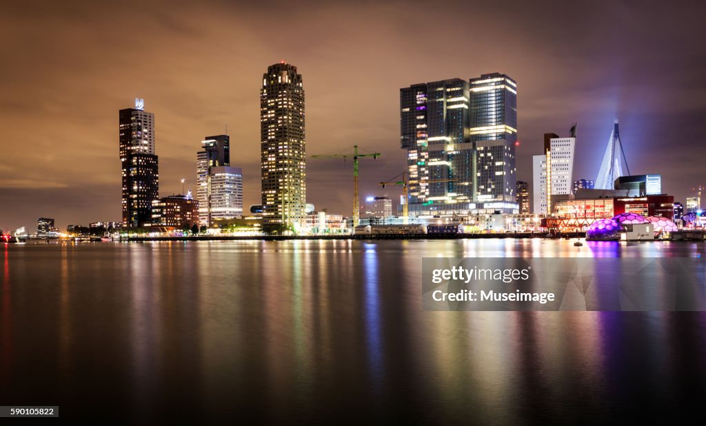 Rijnhaven At Night Rotterdam Nederland High-Res Stock Photo - Getty Images