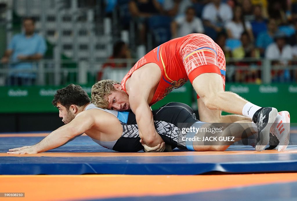 Armenia s Artur Aleksanyan Wrestles With Turkey s Cenk Ildem In Their armenia-s-artur-aleksanyan-wrestles-with-turkey-s-cenk-ildem-in-their