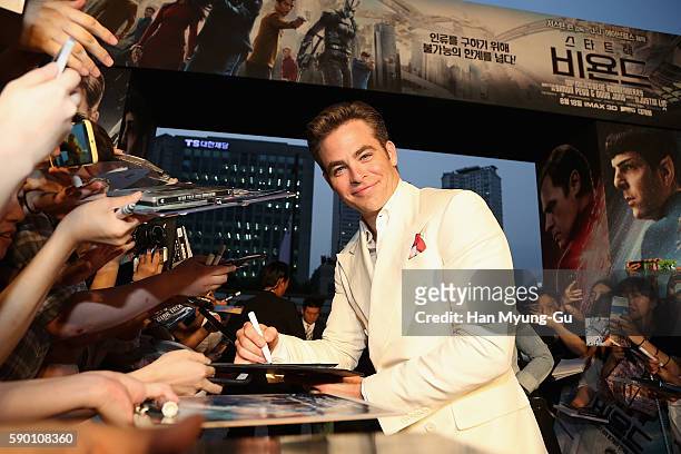 Actor Chris Pine attends the Fan Screening of the Paramount Pictures title "Star Trek Beyond" on August 16, 2016 at Lotte World Tower Mall in Seoul,...