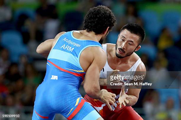 Migran Arutyunyan of Armenia competes against Hansu Ryu of Korea in the Men's Greco-Roman 66 kg 1/4 Finals bout on Day 11 of the Rio 2016 Olympic...