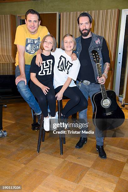 Sascha Vollmer, Laila Meinecke, Rosa Meinecke, Isabell Suba and Alec Voelkel during the 'Hanni & Nanni' Press Set Day on August 16, 2016 in Berlin,...