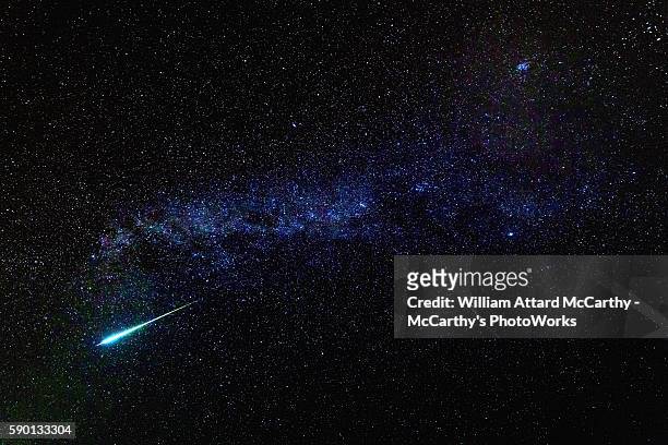 perseid meteor shower 2016 - sternschnuppe stock-fotos und bilder