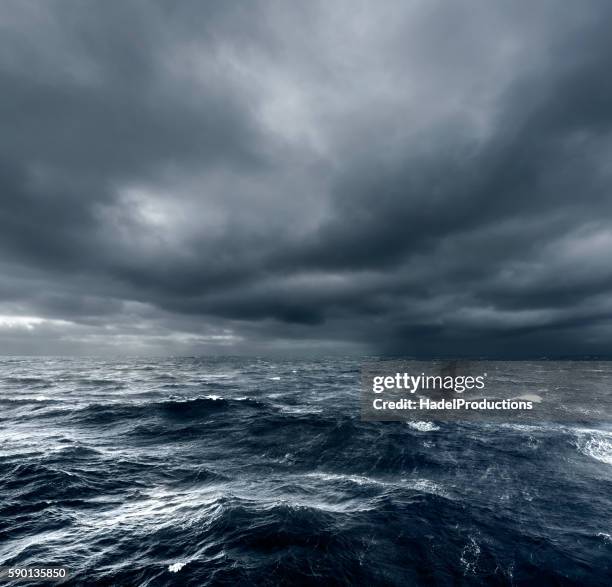 intense thunderstorm rolling over open ocean - ruig stockfoto's en -beelden