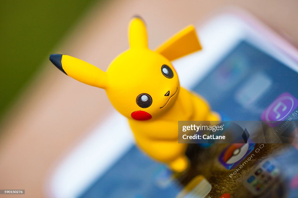 Nintendo Pokemon Go personnage Pikachu et iPhone