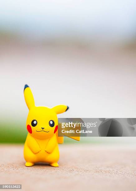 nintendo pokemon go character pikachu - pikachu stockfoto's en -beelden