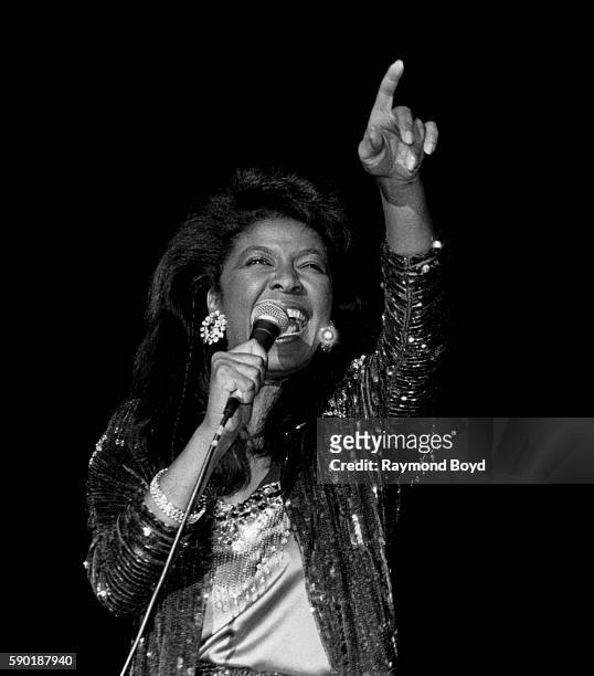 Singer the late, Natalie Cole performs at Navy Pier in Chicago, Illinois in January 1987.
