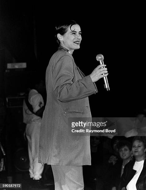 Singer Lisa Stansfield performs at the Park West Theater in Chicago, Illinois in January 1990.