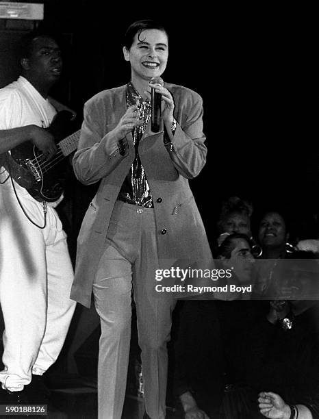 Singer Lisa Stansfield performs at the Park West Theater in Chicago, Illinois in January 1990.