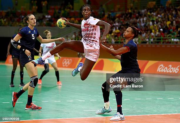 Alexandrina Barbosa Cabral of Spain shoots on goal during the Womens Quarterfinal match between Spain and France on Day 11 of the Rio 2016 Olympic...