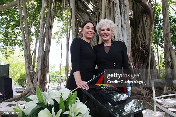 Sharinna Ortiz, daughter of Elin Ortiz and Charytin Goyco, widow of Elin Ortiz attend Elin Ortiz Burial. TV pioneer Elin Ortiz is laid to rest at...