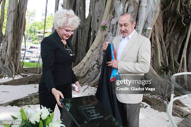 Joe Ramos, President of WAPA TV and Charytin Goyco, widow of Elin Ortiz participate of Memorial Act of Elin Ortiz Burial. TV pioneer Elin Ortiz is...